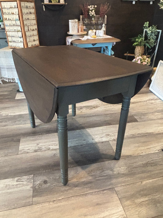 Drop leaf table