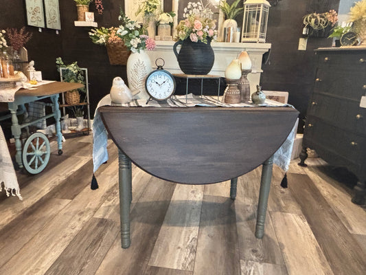 Drop leaf table