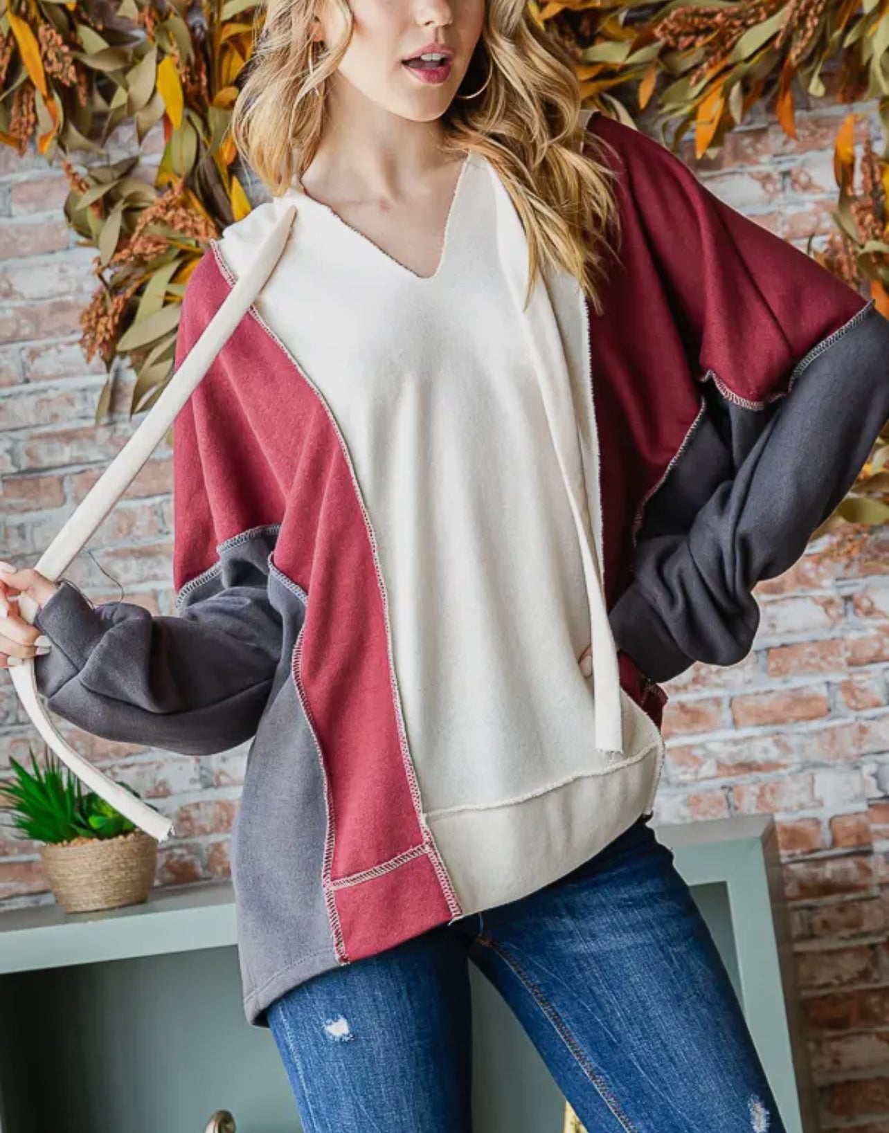 Hooded V-Neck - Cream