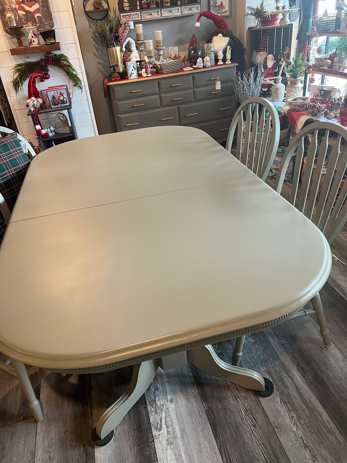 Dining Room Table with Two Built in Leaves and Four Chairs